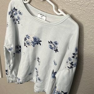 Girls size 7/8 Splendid brand long sleeve blue floral soft top slightly cropped